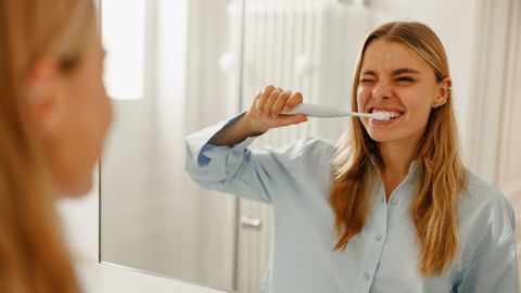 PEA PIIRI ⟩ Need 4 toitu võivad muuta hambad kollaseks