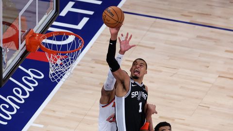 VIDEO ⟩ NBA finaal: Spurs sai Knicksi vastu silma pähe, president Trump sai vilekoori osaliseks