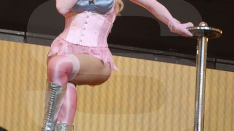Madonna rabab taas: erootiline ööklubistseen ja staaridest kubisev video