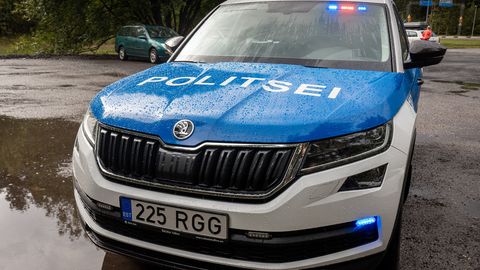 VIDEO ⟩ Kõhe juhtum Õismäel! Mees pakkus väikestele tüdrukutele jäätist ja ütles, et armastab neid – tuntud tiktokker kutsus politsei