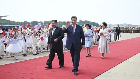 ÜLEVAADE ⟩ Venemaa mõju osas valvas Xi käis Põhja-Koreas suhteid tugevdamas