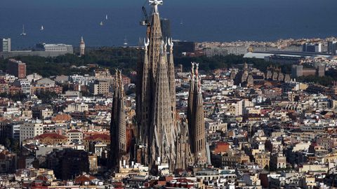 Ajalooline hetk Barcelonas: Paavst pühitseb sisse maailma kõrgeima kiriku torni