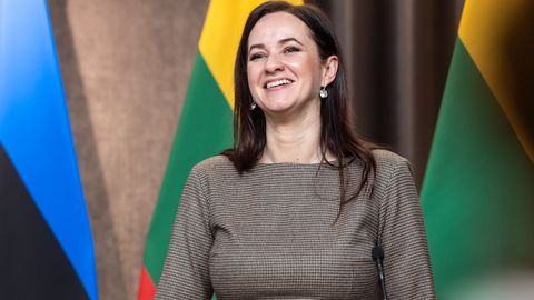 Leedu peaminister viis riigi raha eest pere paavstiga kohtuma