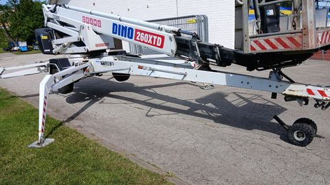 Varavalges ringi uidanud nooruk lõhkus meeste tantsupeoks renditud tõstuki