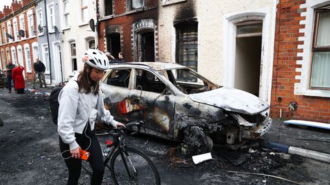 NOARÜNNAKU RAEVUPALANG ⟩ Äärmuslaste kihutustöö ajas Belfasti sisserändajate ukse taha märatsevad jõugud