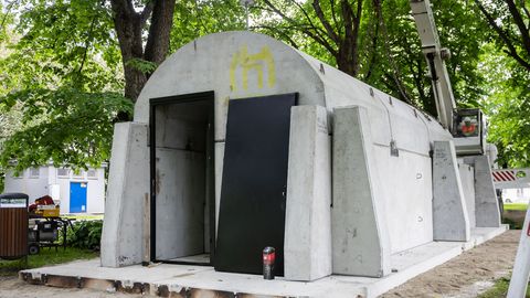 GALERII ⟩ Tallinna kesklinna paigaldatakse esimene moodul-varjumiskoht
