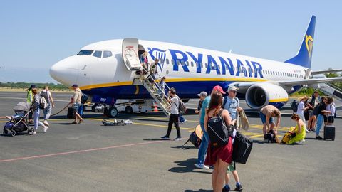 UURIMISE ALL ⟩ Kas Ryanair sunnib vanemaid laste kõrval istumise eest maksma?
