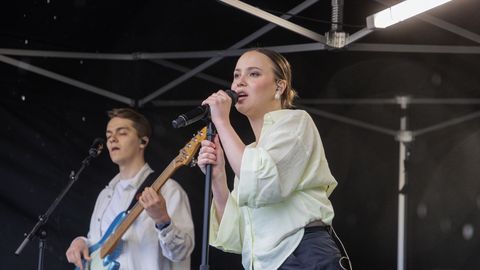 GALERII ⟩ Alika Milova avas Pae pargis tasuta suvekontsertide sarja