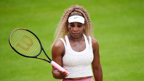 Serena Williams pidi paarilise vigastuse tõttu piirduma ühe mänguga