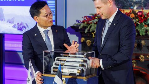 Portaal: kaitseväe suurtarnija on venelastele müümas LNG-tankereid