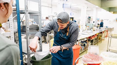 Joel Ostrat sängitas aluspüksid «mulda»