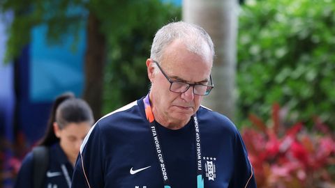 «Ma ei pea midagi selgitama!» – Uruguay peatreeneri Bielsa napid sõnad ja salapärane pilt kütavad MMil kirgi