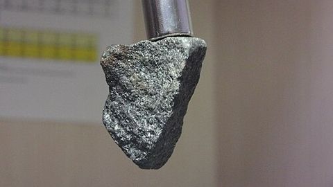 MAGNETIREVOLUTSIOON ⟩ Loodi ülitugev magnet, milles pole kübetki haruldasi metalle