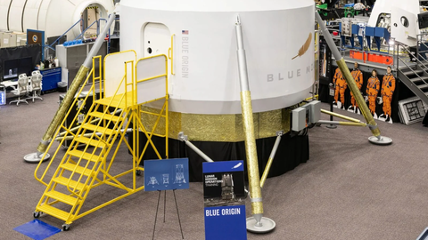 Bezose Kuu maandur on NASAs juba astronautidele testimiseks valmis – kas Musk on hiljaks jäänud?