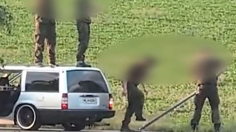 VIDEO ⟩ Soome ajateenijad elasid end tee ääres liiklusmärkide peal välja
