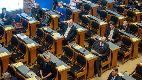 MARATON TULEMAS ⟩ Riigikogu on puhkuse eel tähtsatest otsustest umbes. «Inglismaa-Horvaatia jalgpallimängu ajal lõpetame.»