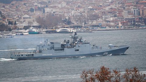 Briti pensionärid sattusid La Manche'i väinas Vene sõjalaeva sihikule