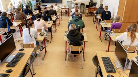 GRAAFIKUD ⟩ Riigi- ja põhikoolieksamite tulemused püsivad stabiilsed, kuid muret teevad matemaatika ja keeleoskus