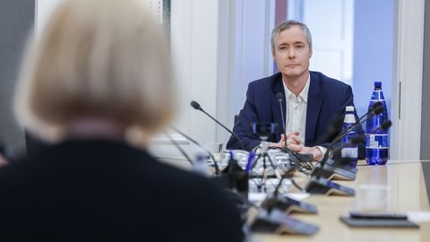 Toompealt liigub Kadriorgu ligi 30 seadust. Riigipea õigusnõunik: «Ületunde tuleb, pühadeks jääb väga vähe aega»