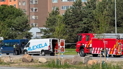 FOTO ⟩ Laagna teel sattus õnnetusse gaasiballoone vedanud väikebuss