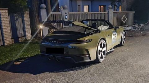 FOTOD ⟩ Haruldane 250 000-eurone Porsche sõitis Nõmmel aia maha: politsei juhtunust ei tea