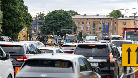 FOTOD ⟩ Uus liikluskorraldus Hipodroomi ristmikul tekitas segadust