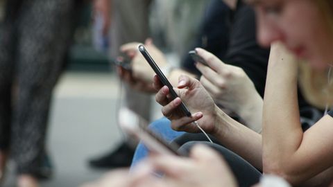 Austraalia peavalu: seadus keelab, aga lapsed nokivad sotsiaalmeediast jätkuvalt «teri» edasi