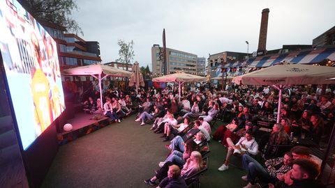 GALERII ⟩ Vaata, mis toimus jalgpalli MM-i ühisvaatamisel Telliskivi ja Balti jaama piirkonnas