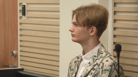 VIDEO ⟩ Ebaseaduslike tulirelvade valmistamine tõi 20-aastasele noormehele reaalse vangistuse