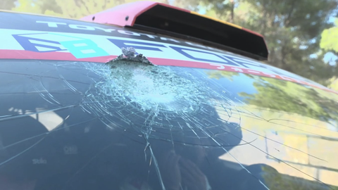 Ralliauto esiklaasi purustas müstiline kivi, FIA uurib juhtumit