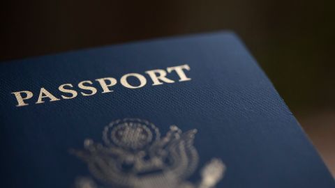 USA hakkab ajutiselt väljastama Trumpi pildiga «patriootlikku passi»