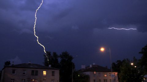INTERAKTIIVNE ÄIKESEKAART ⟩ Vaata reaalajas, kuidas äike Eesti kohal liigub
