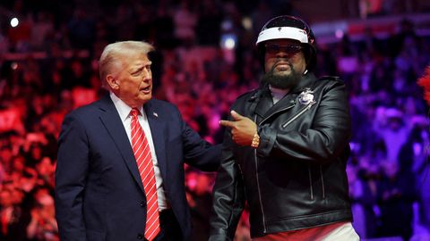 YMCA! ⟩ Suri diskokunnide Village People politseinik-laulja Victor Willis