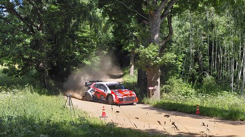 VIDEO JA FOTOD ⟩ Mullune Rally Estonia võitja Oliver Solberg jõudis taas Eestisse: eesmärk on teha puhas sõit ja võidu nimel heidelda