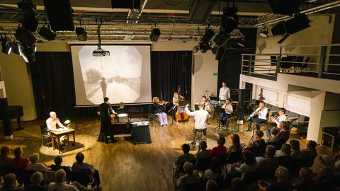 GALERII ⟩ Ludensemble'i suvetuuri avas Haapsalus kontsert «Sõduri lugu»