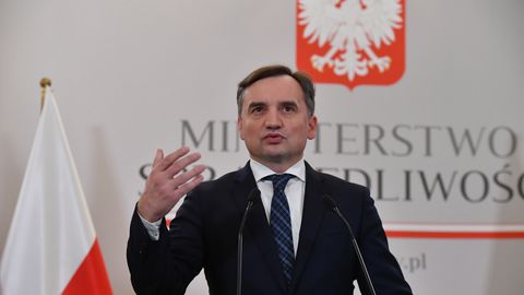 Ungari tühistas Poola tagaotsitava ministri varjupaigastaatuse