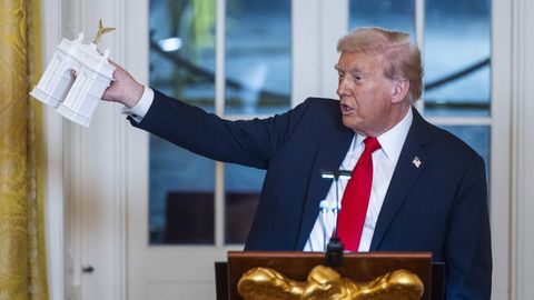 Trumpi «Temu» triumfikaarest immitseb kollast ollust: «Läila värk!»