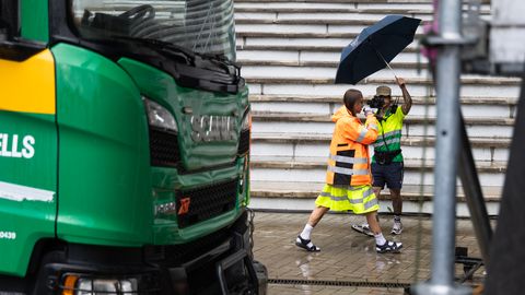 PRÜGIMÄE GLAMUUR ⟩ Tommy Cashi eskortis Tartu Punchi pealavale prügiauto