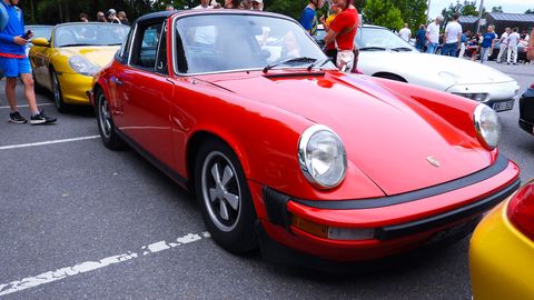 FOTOD ⟩ Porschede paraad! Vaata, millised haruldased autod kogunesid Elva südamesse