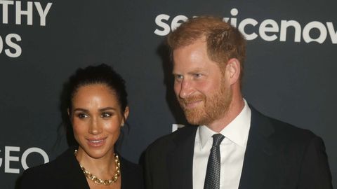 MIS NÜÜD? ⟩ Prints Harry saabus kodumaale üksinda – Meghan ja lapsed ei saanud šokeerival põhjusel kaasa tulla