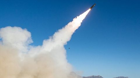 Britid loovad robinal uusi relvi – mõni senine rändab Ukraina kogemusest lähtivalt ka prügimäele