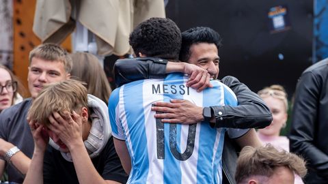 VIDEO ⟩ Miks koguneb rahvamass Telliskivisse? «Äge on vaadata Argentina fänne nutmas!»