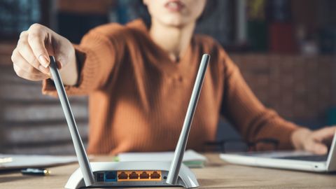EKSPERT SELGITAB ⟩ Miks võiks igas kodus olla kolm wifi-võrku?