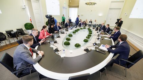 Ministrite suvi: kes puhkab, kes jätkab tööd?