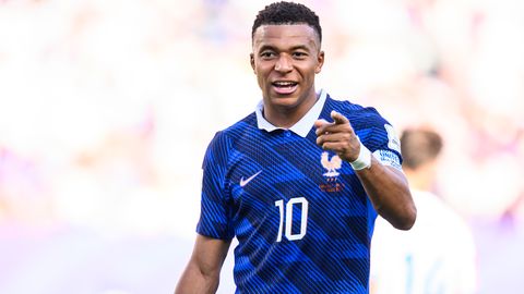 Salajase eraeluga superstaar: Kylian Mbappé luksuslik elu, mille taga seisab tema raudne ema