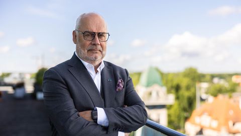 KLÕPS ⟩ Lustakas foto presidendi visiidist kaevati üles: ei kujuta ette, et mujal maailmas presidendiga saab sellist pulli klõpsu