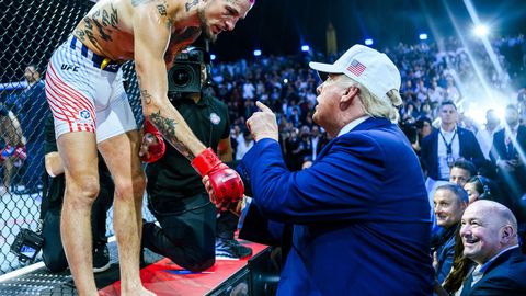 Kaheksat meest süüdistatakse plaanis rünnata droonide ja snaipritega Trumpi Valge Maja üritust