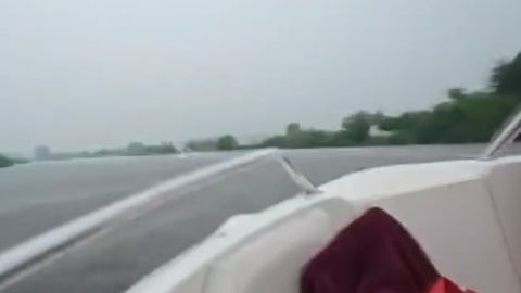 VIDEO ⟩ Emajõe festivalilt naasnud paati tabas välk: kahe inimese keha läbis elektrivool