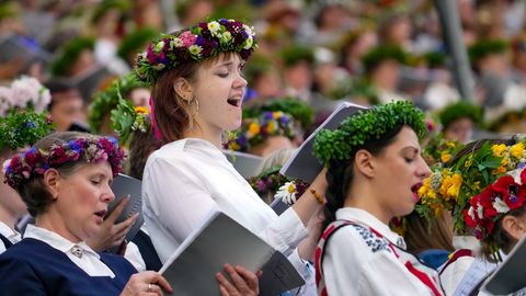 KOHALIK VAADE ⟩ Riia kontserdikorraldaja tiris maestro Raimonds Paulsi nime kriminaalasja