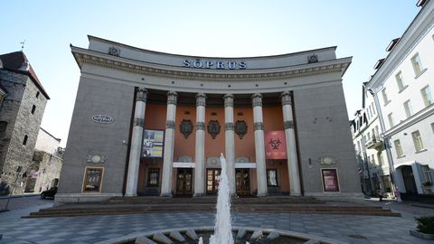 ERAKONDADE VOX POPULI ⟩ Jaak Valge: selle asemel, et ajada taga mingit viisnurka kusagilt lae alt, peaksime eemaldama austusavaldused kollaborantidele